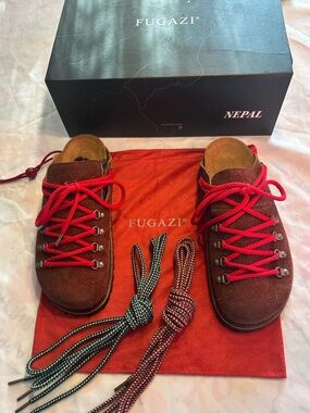 Fugazi Tibet Swiss chocolate size 11 NIB